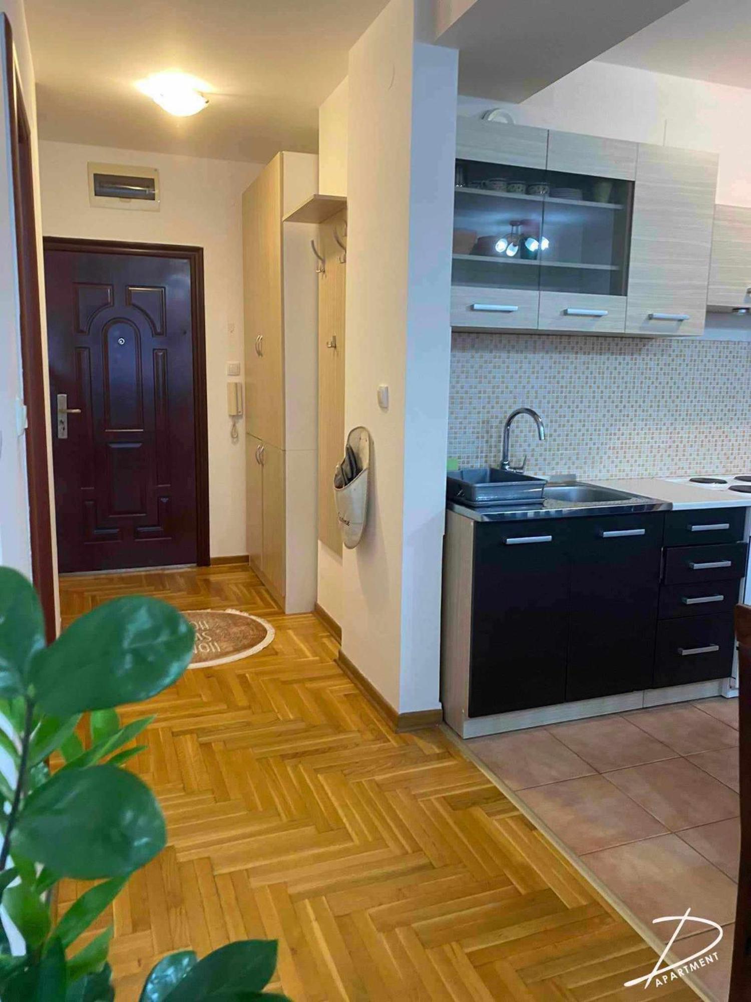 D Apartment Free Private Parking Fast Wi-Fi Novi Sad Extérieur photo